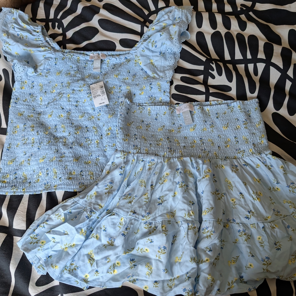 Place Light Blue Floral Garment